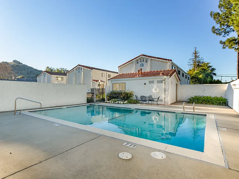 220 Berry Ct - Pool