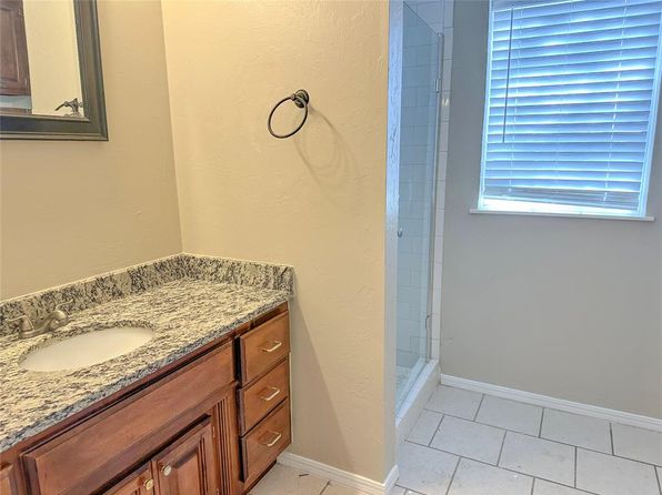13200 SW 10th St, Yukon, OK 73099