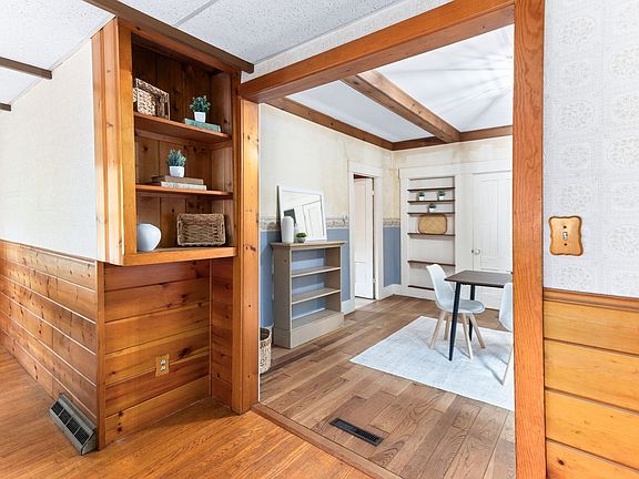5th image of 30 Cottage St