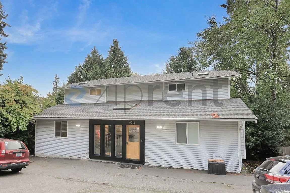 3 bed, 1.5 bath, 1300 sqft, $2,995 — Photo 1