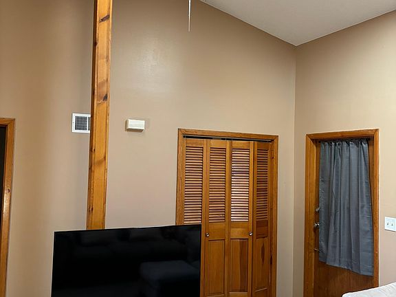 3rd image of 3280 S Park Ave APT 3