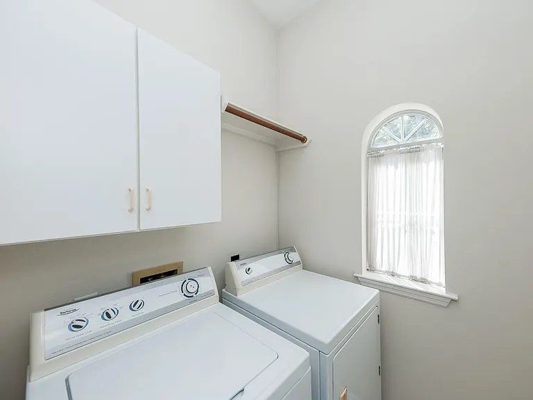 703 Acacia Pl — Photo 33