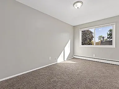 1089 York Ave — Photo 2