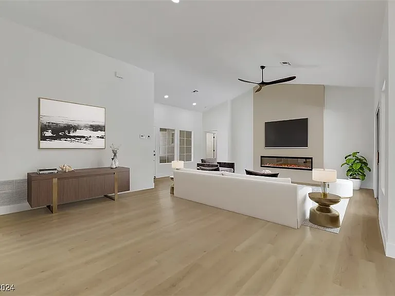 8513 Glenmore Dr — Photo 3
