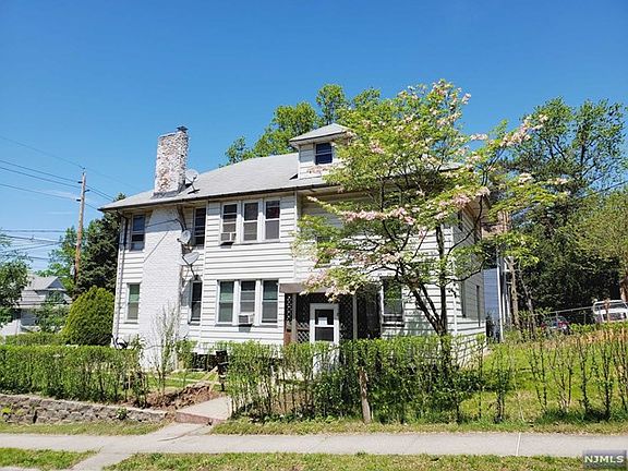 2nd image of 557 Grand Ave Unit 2