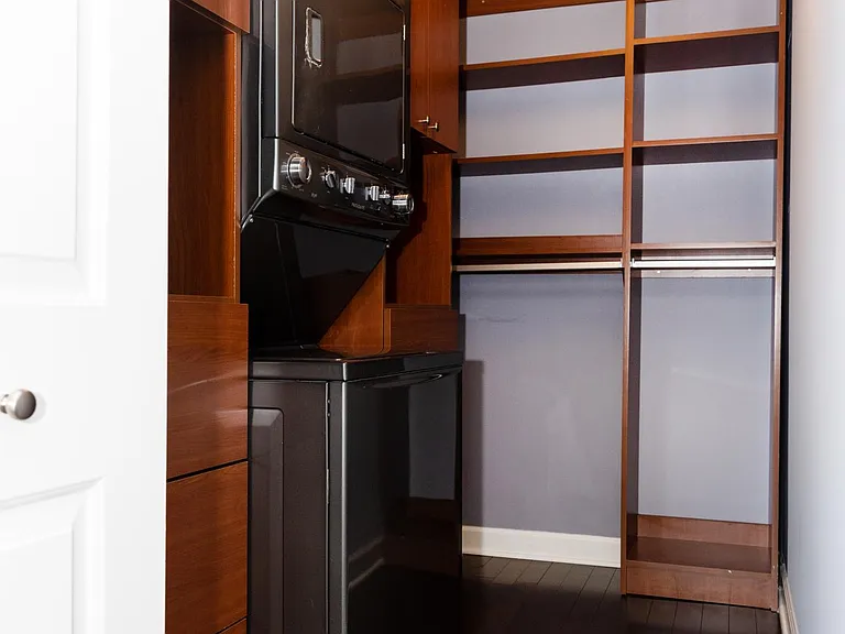 2 E Erie St #2014 — Photo 16