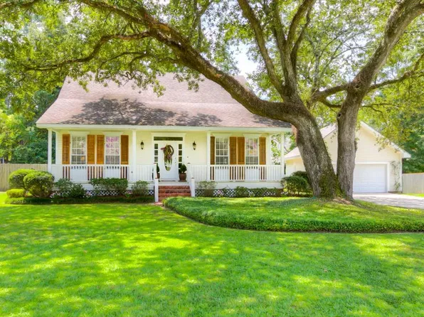 498 Laura Dr S, Mandeville, LA 70448