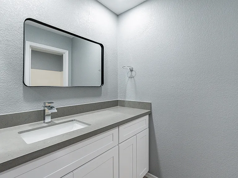 2035 S Elm St #109 — Photo 27