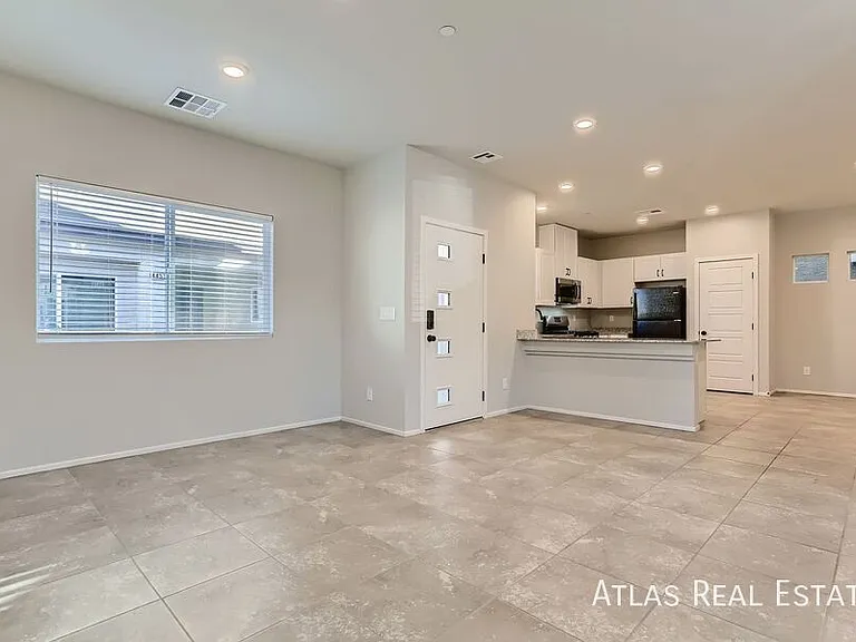 4479 Sapphire Moon Ave — Photo 9