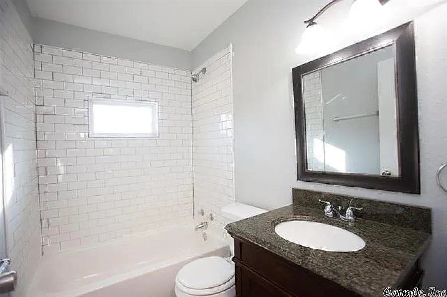 3 bed, 984 sqft, $1,050 — Photo 3