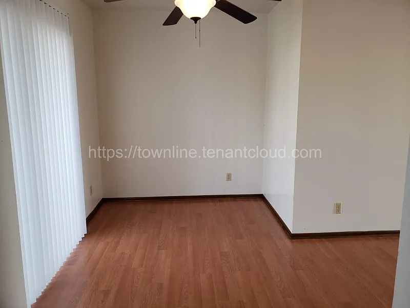 2 bed, 1.0 bath, 900 sqft, $1,200 — Photo 4