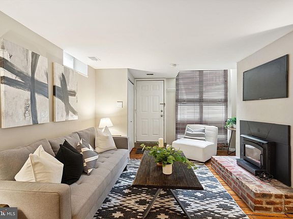 3rd image of 1110 Lombard St APT 14