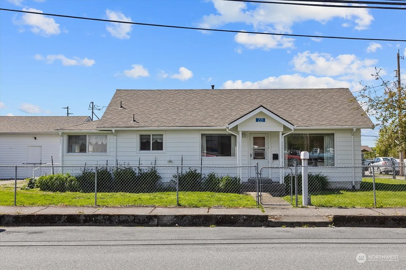 221 N Pine Street photo 1