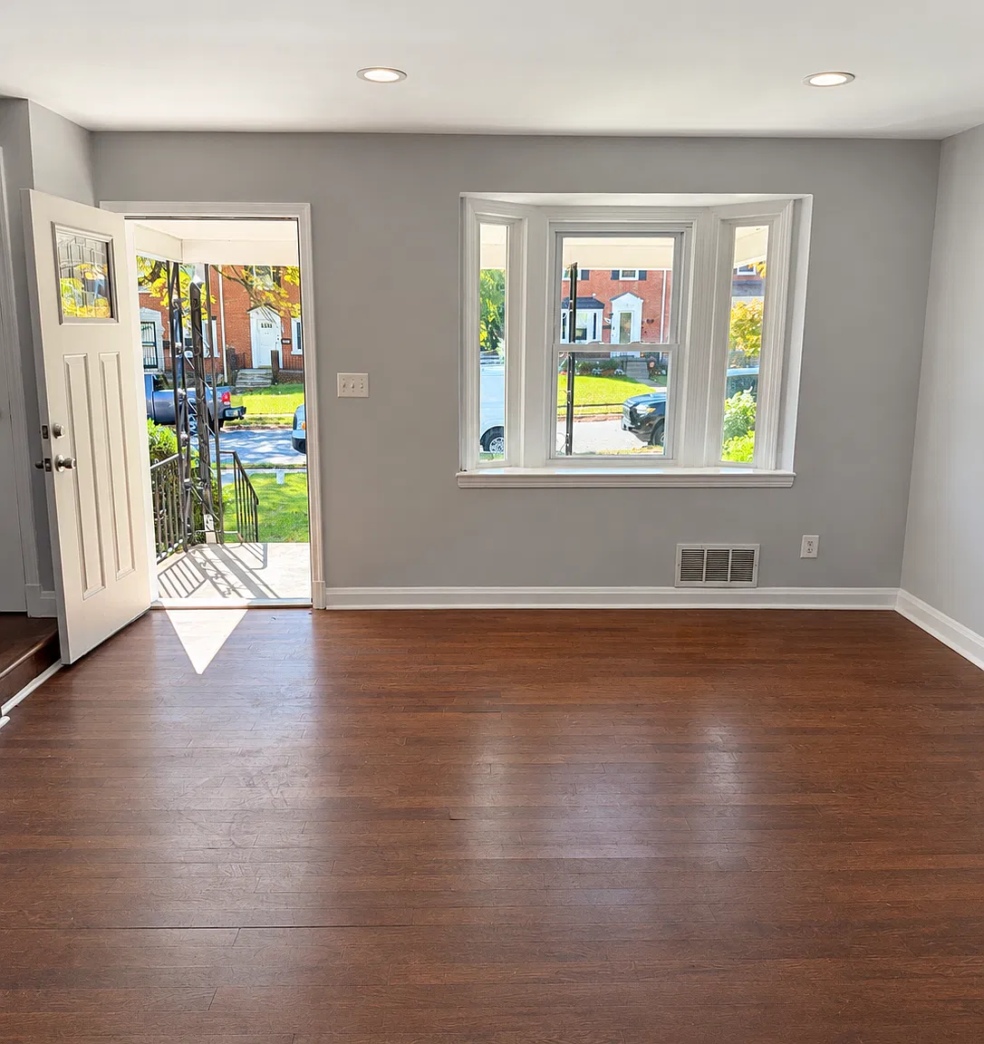 3 bed, 1.5 bath, 1258 sqft, $2,400 — Photo 3