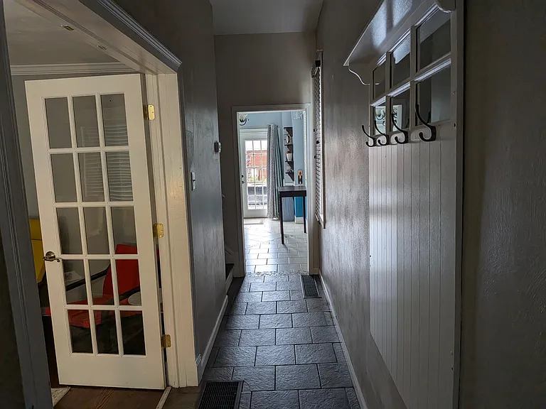 4327 Stanley St — Photo 3