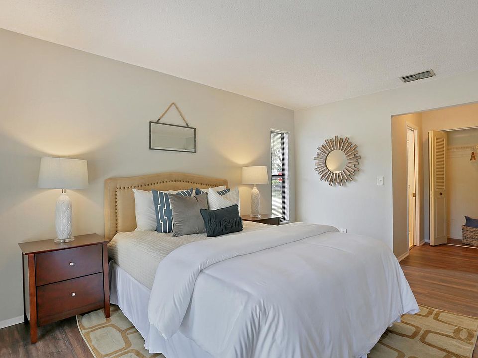 1st image of 3116 Oak View Dr
