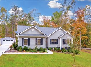 367 Lake Place Dr, Lavonia, GA 30553