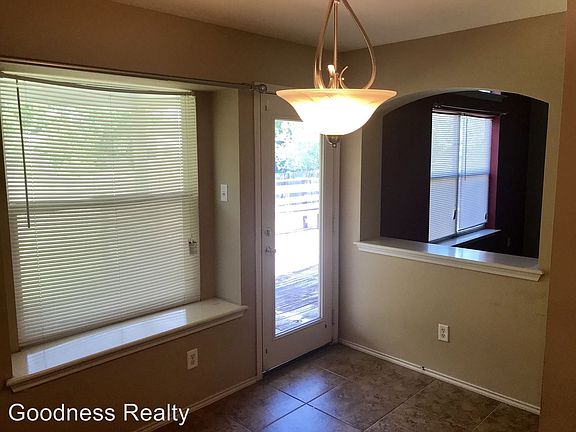 5th image of 15301 Ora Ln