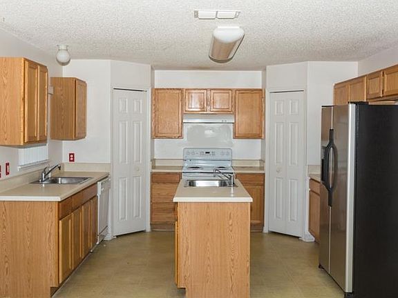 2nd image of 513 Finch Ln