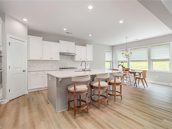 4th image of 705 Sugarberry Ln