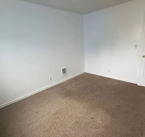 122 N West Blvd — Photo 4
