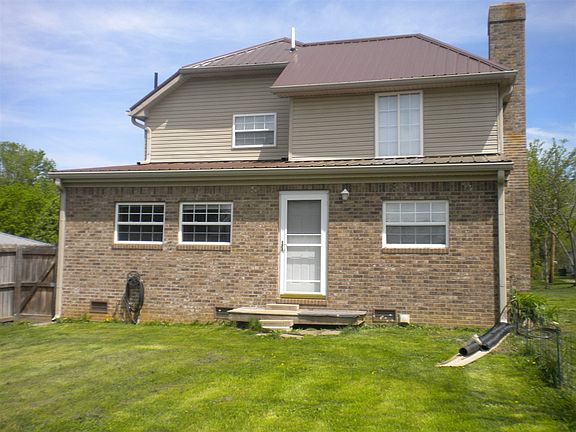 5th image of 318 College St