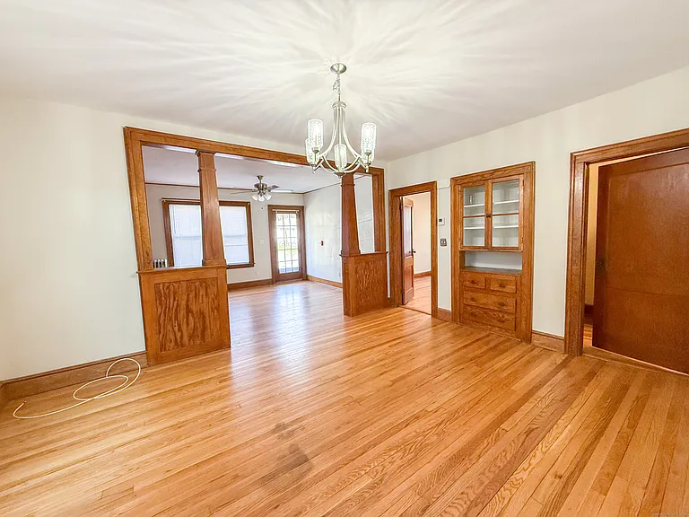156 Columbia St — Photo 3