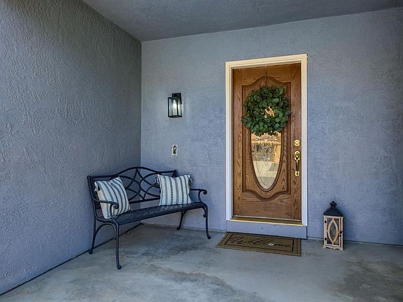 5th image of 624 Roscommon Place