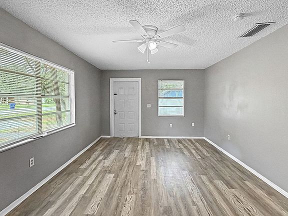 3rd image of 3122 Green Acres Ave