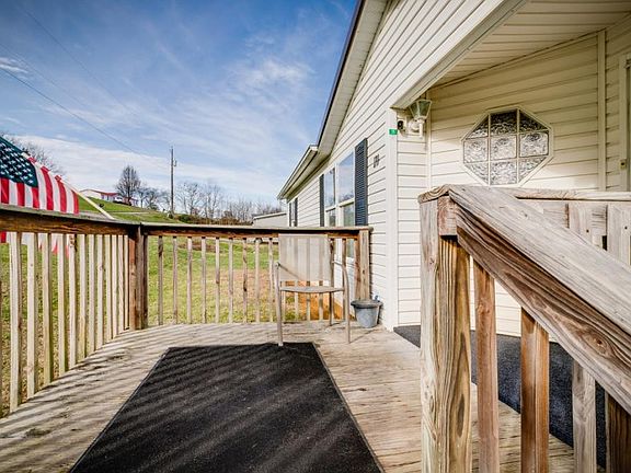 3rd image of 139 Alexander Crossing Dr