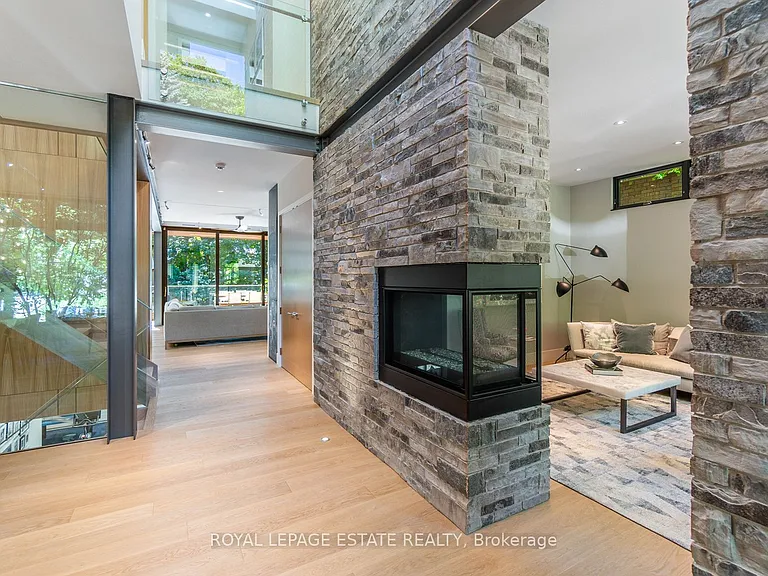 11 Pine Cres — Photo 6
