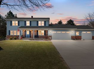 27942 N Lakeview Cir, McHenry, IL 60051