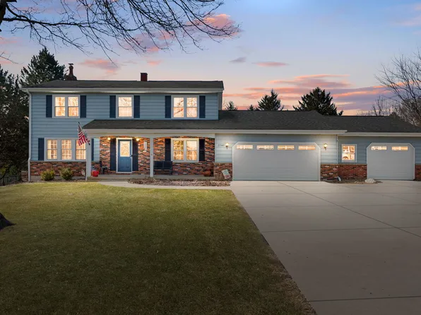 27942 N Lakeview Cir, McHenry, IL 60051