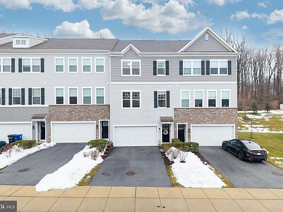 2nd image of 308 Dawson Pl