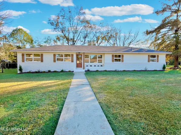 200 Dallas St, Crystal Springs, MS 39059