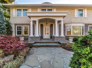 80 Lake Rd, Manhasset, NY 11030