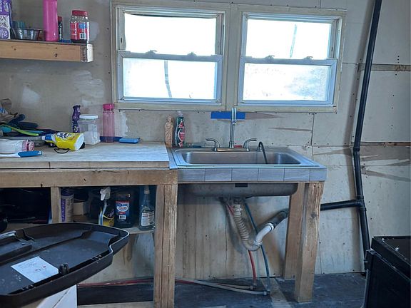 4th image of 1964 River Road #96