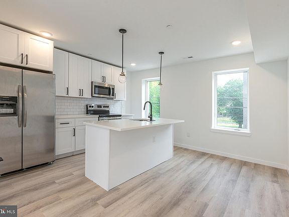 5th image of 2120 W Master St Floor 3