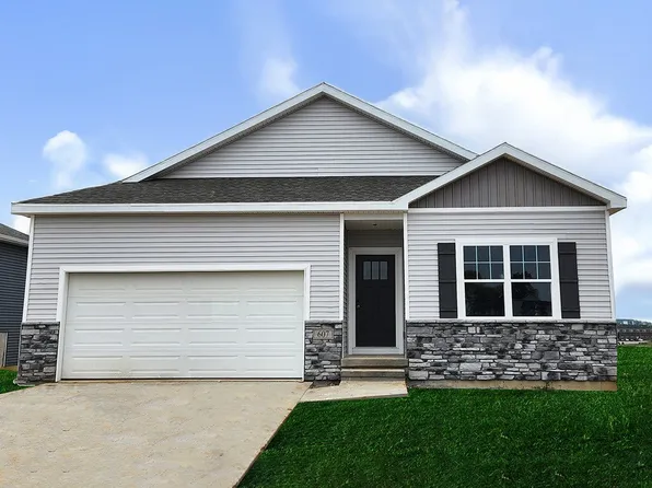 701 E Goldfinch Dr, Tiffin, IA 52340
