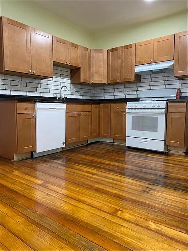 119 Harvard St — Photo 4