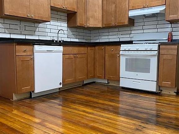 4th image of 119 Harvard St