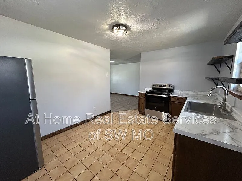 Building Photo - 206 Tillman Ave