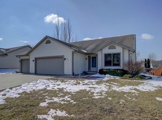 640 N Heatherstone Dr, Sun Prairie, WI 53590