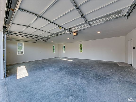 4th image of 12427 Gregory Ln NW