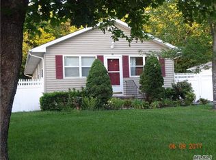 56 Kay Rd, Calverton, NY 11933