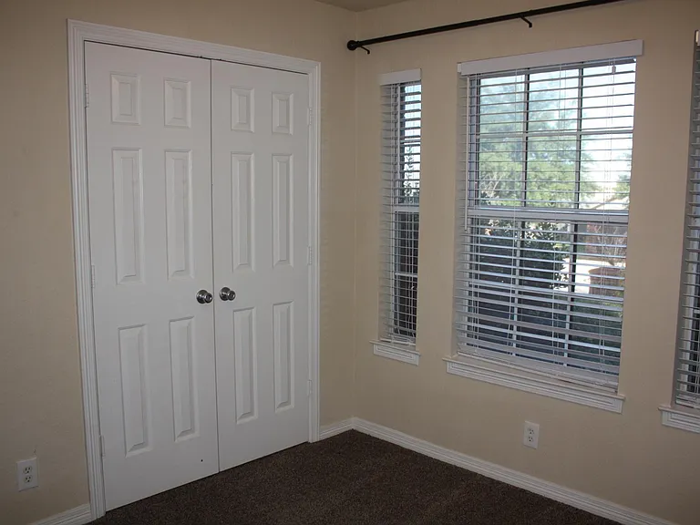 701 Stribling Cir — Photo 12
