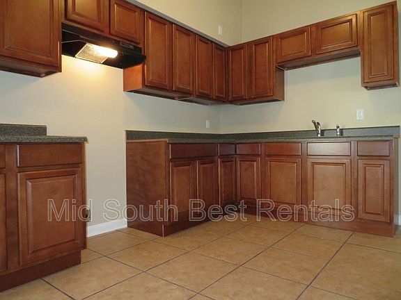 3rd image of 1487 Winfield Ave