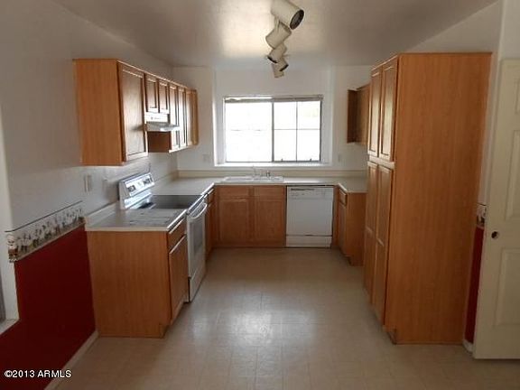 4th image of 8174 N 110th Dr