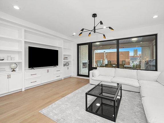 5th image of 1341 W Wrightwood Ave #3