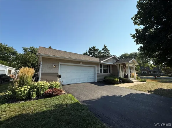 890 Onondaga St, Lewiston, NY 14092